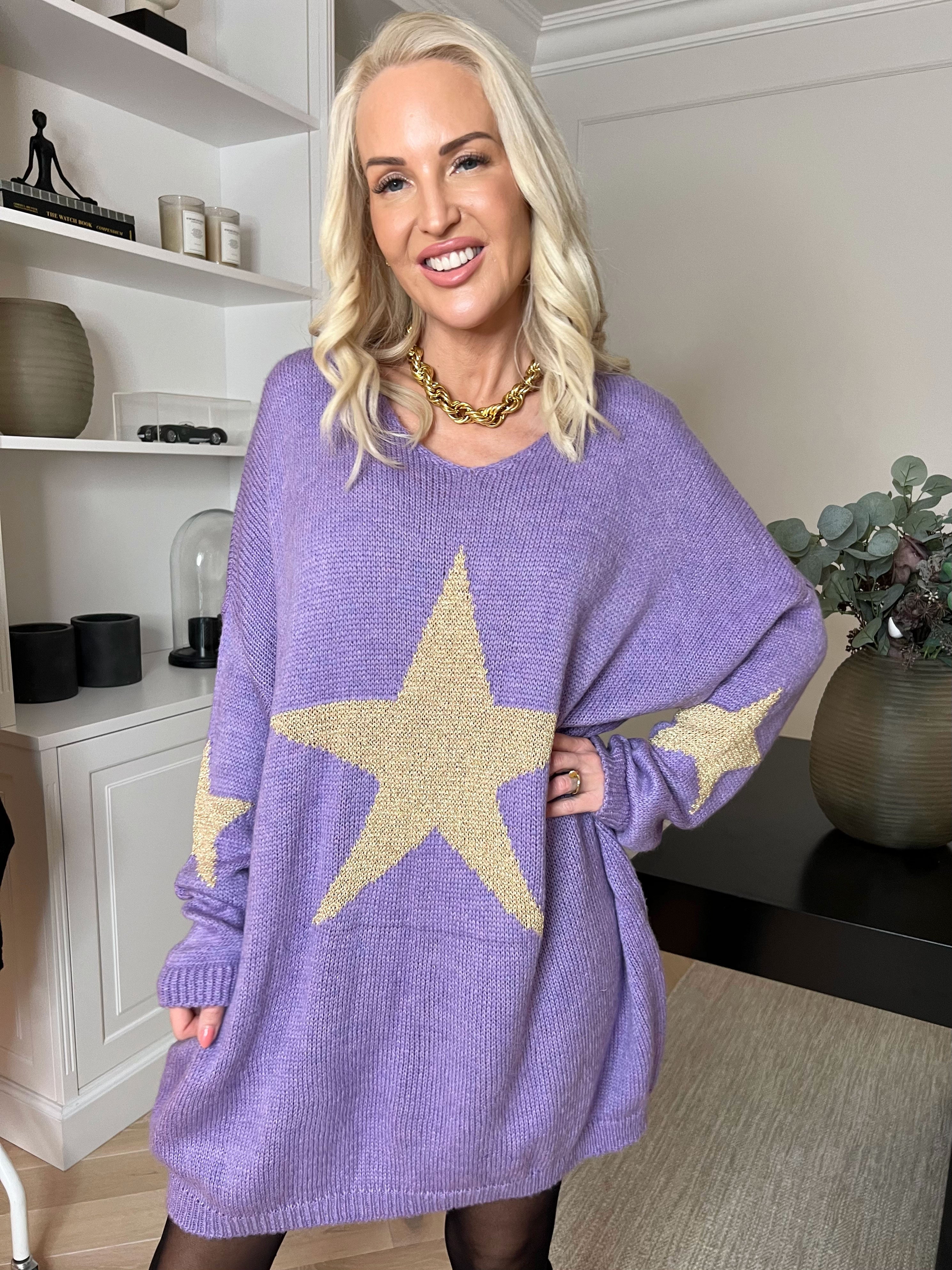 Nikola - Strikkjole med guldstjerner og v-udskæring